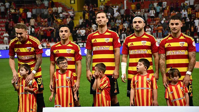 Kayserispor-İstanbulspor maçı seramonisinde Down sendromlu miniklerde yer aldı