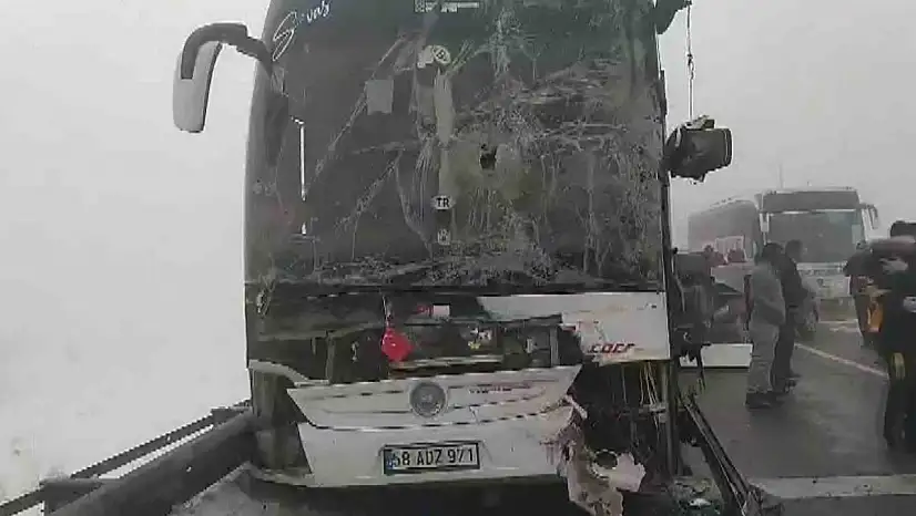 Sivas'ta 4 aracın karıştığı zincirleme trafik kazasına ilişkin yeni video!