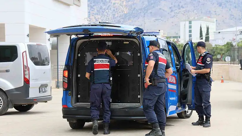 Kozan'da 'yağma' suçundan aranan şahıslar yakalandı!