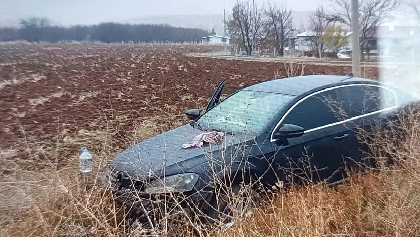 Malatya'da kontrolden çıkan otomobil tarlaya uçtu!