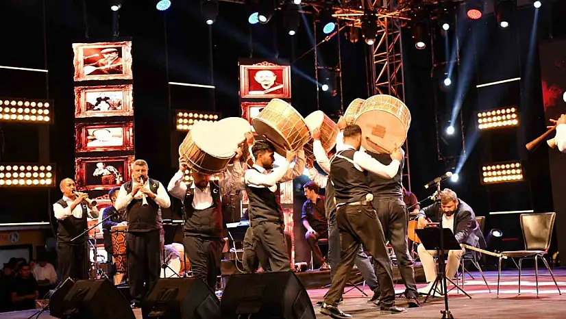 Neşet Ertaş Kültür ve Müzik Festivali'nde binler alana sığmadı
