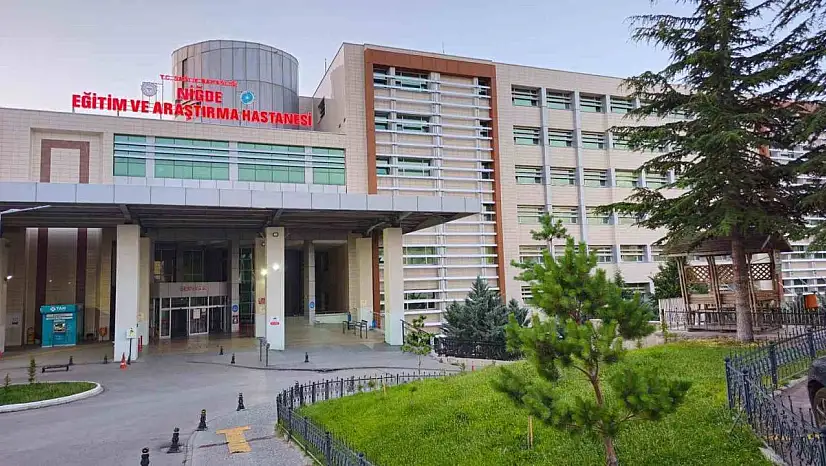 Niğde'de hastane ek binasında korkutan yangın