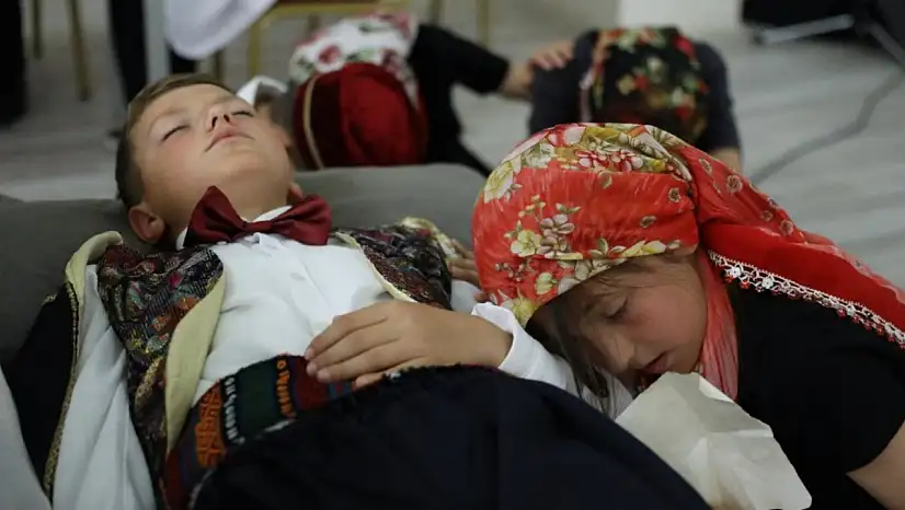 Perde açıldı, geceye peş peşe sürprizler damga vurdu