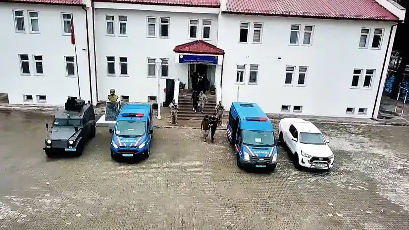 Sivas'ta 10 kaçak göçmen yakalandı: 1 gözaltı