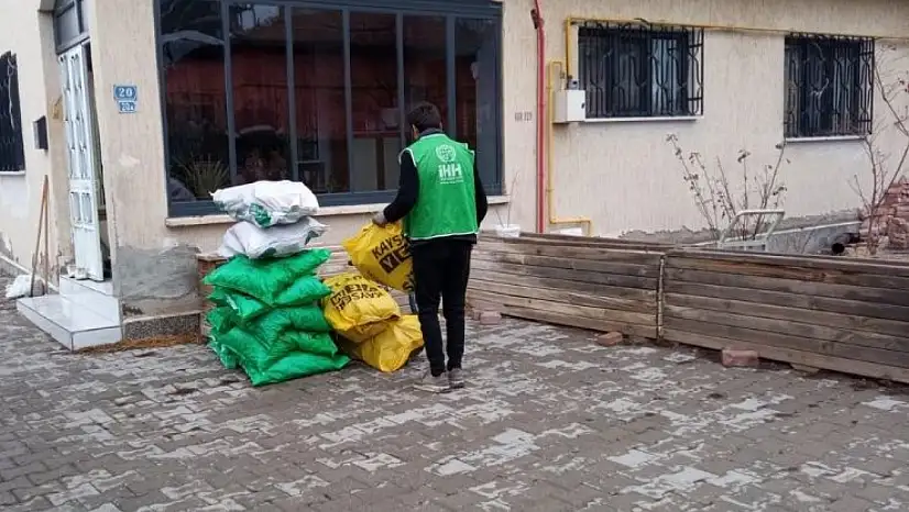 Soğuk bastırdı, yardım seferberliği başladı: Kayseri'de yüzlerce haneye destek