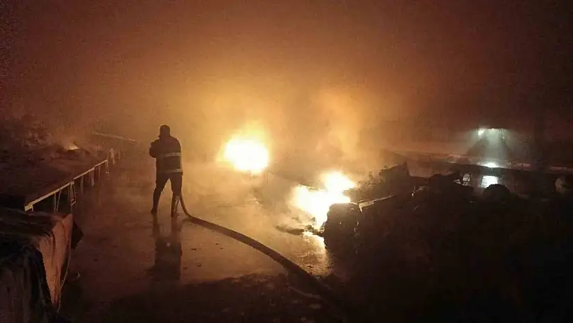 Semt pazarında yangın çıktı!