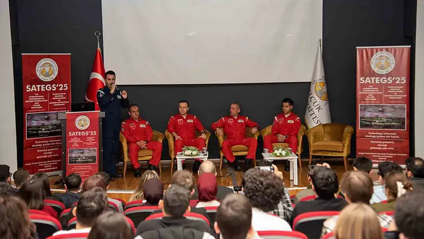 Türk Yıldızları, Selçuk Üniversitesinde öğrencilerle bir araya geldi!