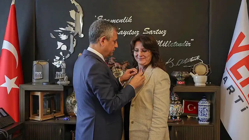 Ümit Özer'in rozet fotoğrafı gündem oldu! CHP Kayseri'den dikkat çeken iddia