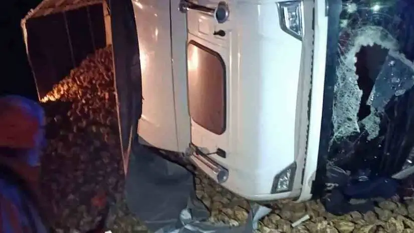 Tır kontrolden çıktı: 1 ölü