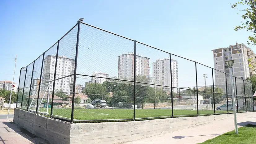 Kayseri'ye modern futbol sahaları yapılıyor