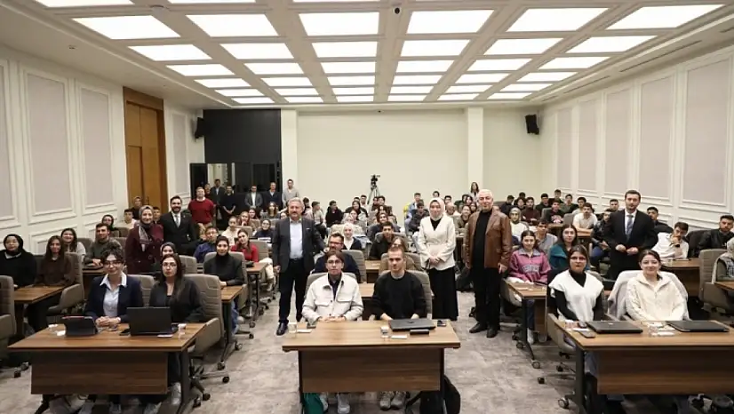 Melikgazi Belediyesi'nden gençlere dijital ansiklopedi eğitimi