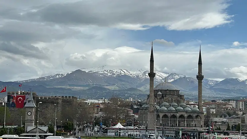 Kayseri Cumhuriyet Meydanı'nda yaşanan değişiklik çok beğenildi!