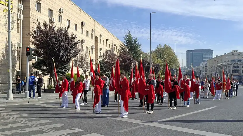 Kayseri'de 29 Ekim hazırlıkları başladı! Cumhuriyet Meydanı'nda renkli anlar