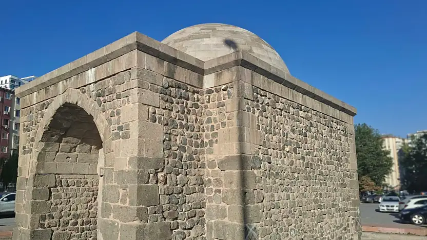 Kayseri'de 662 yıllık sır! Bu türbede yatan 3 kardeş kim?