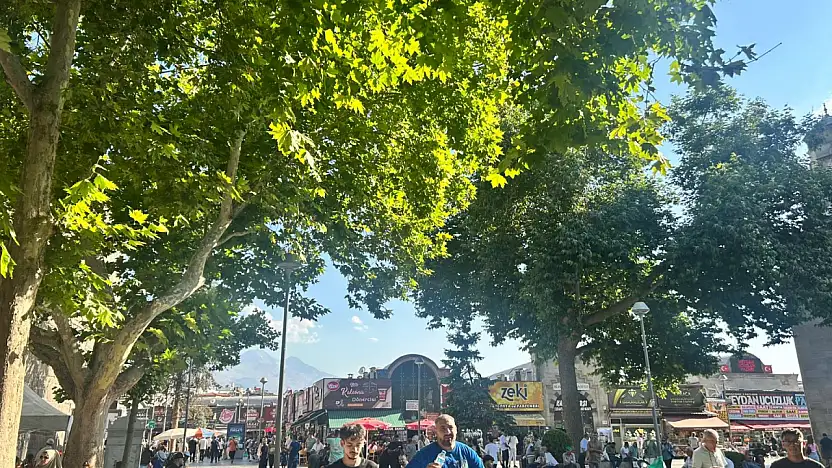 Kayseri meydanında ne oluyor? Herkesin elinde bu var!