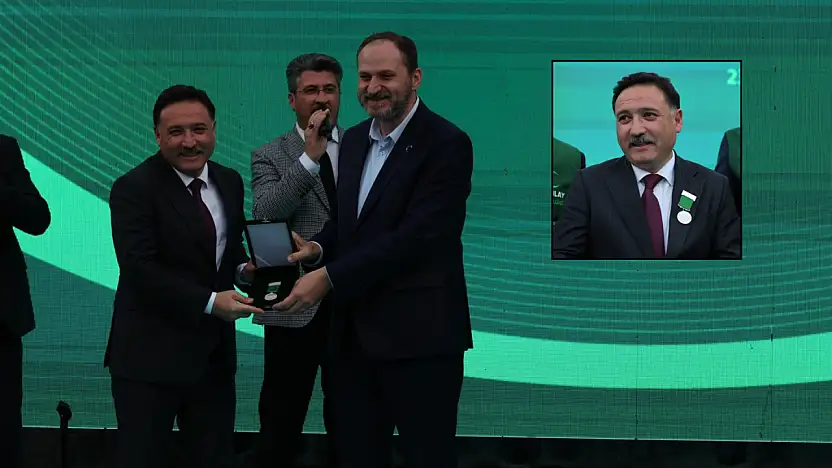 Kayseri Valisi Gökmen Çiçek'e büyük onur! 40 yıllık özel ödülün sahibi oldu