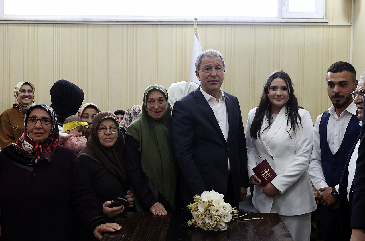 Akar'dan nikahı kıyılan çifte sürpriz ziyaret