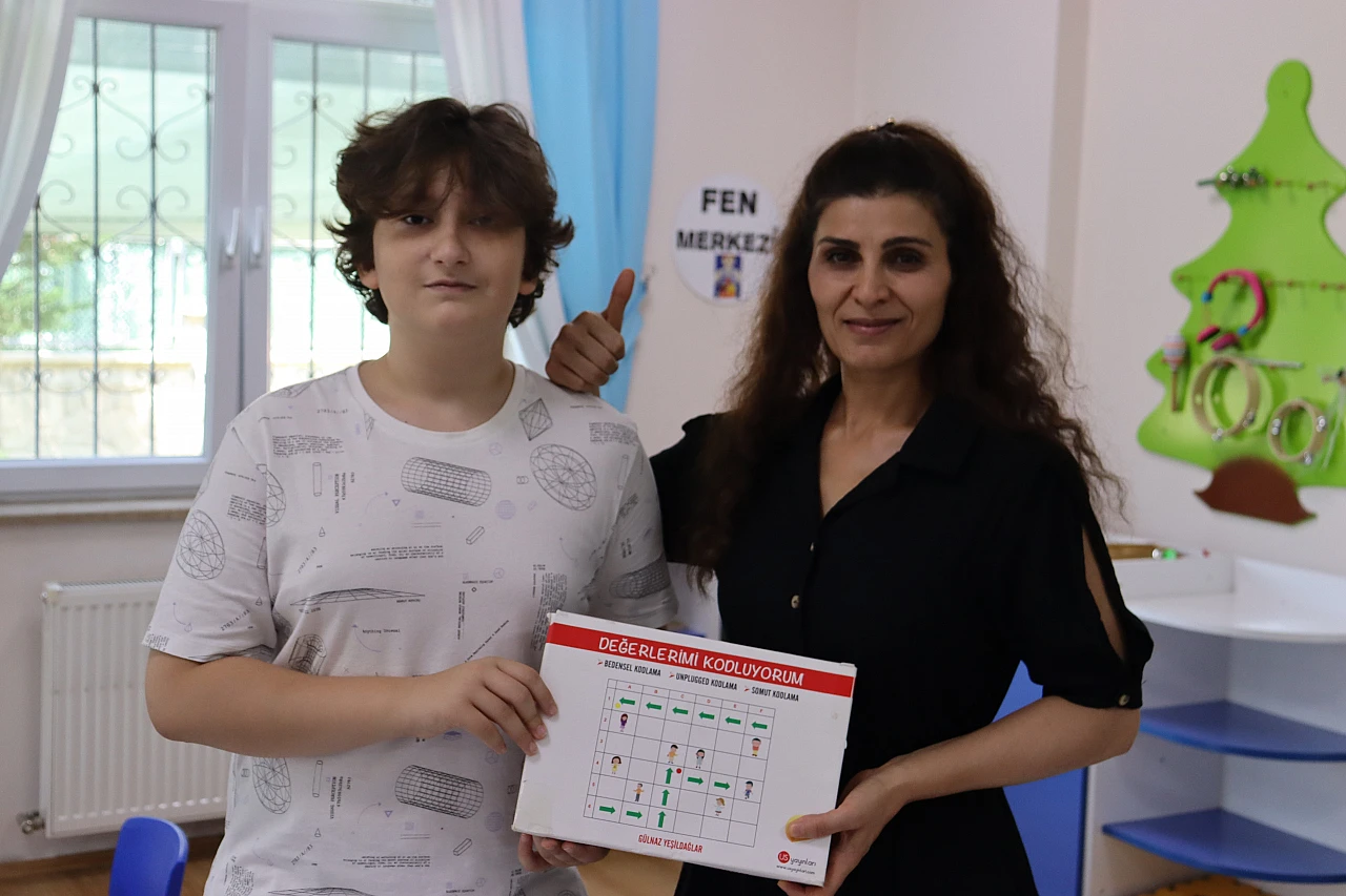 13 yaşındaki çocuktan robotik kodlama eğitimi