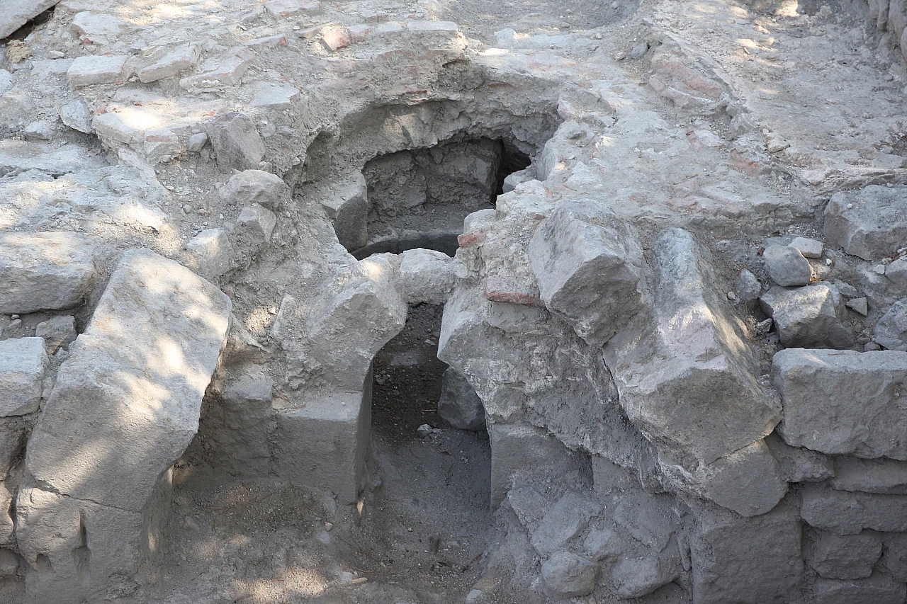 Kayseri'de 8 asırlık sarayda o bölüm gün yüzüne çıktı!