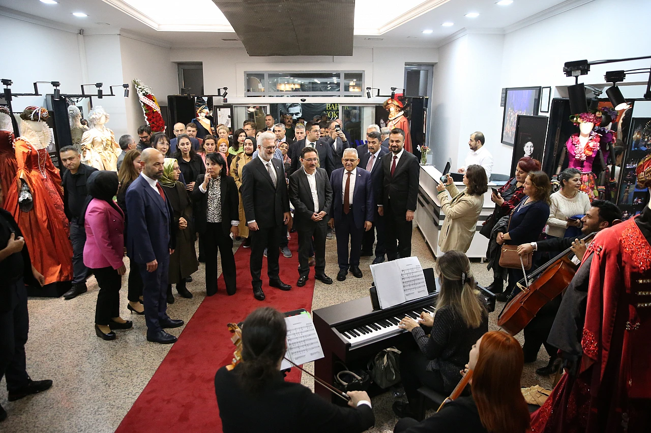 Karadağlı'dan devlet tiyatrosu sevinci! 'Ne mutlu bize ki Kayseri'deyiz'