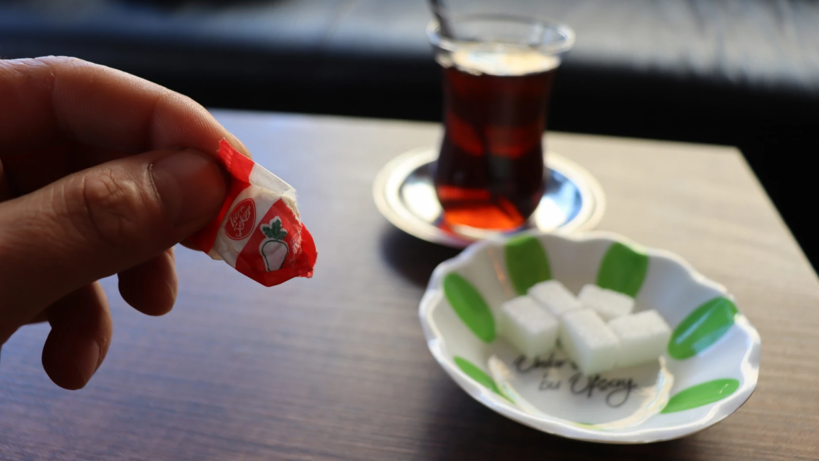 Kayseri'de küp şeker alan bir esnaf paketi açınca şok geçirdi