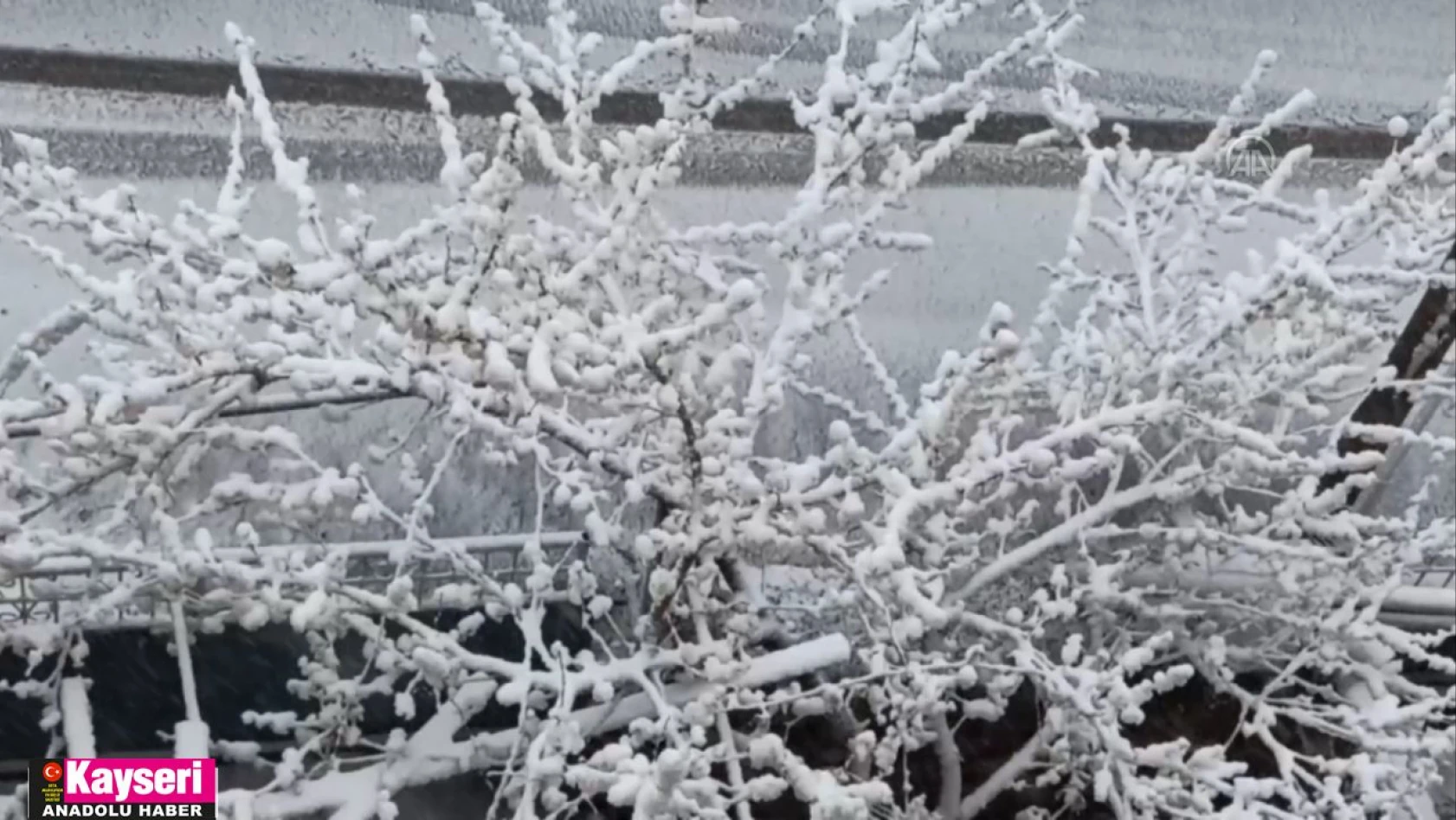 Yahyalı'da kar yağışı yaşamı olumsuz etkiliyor