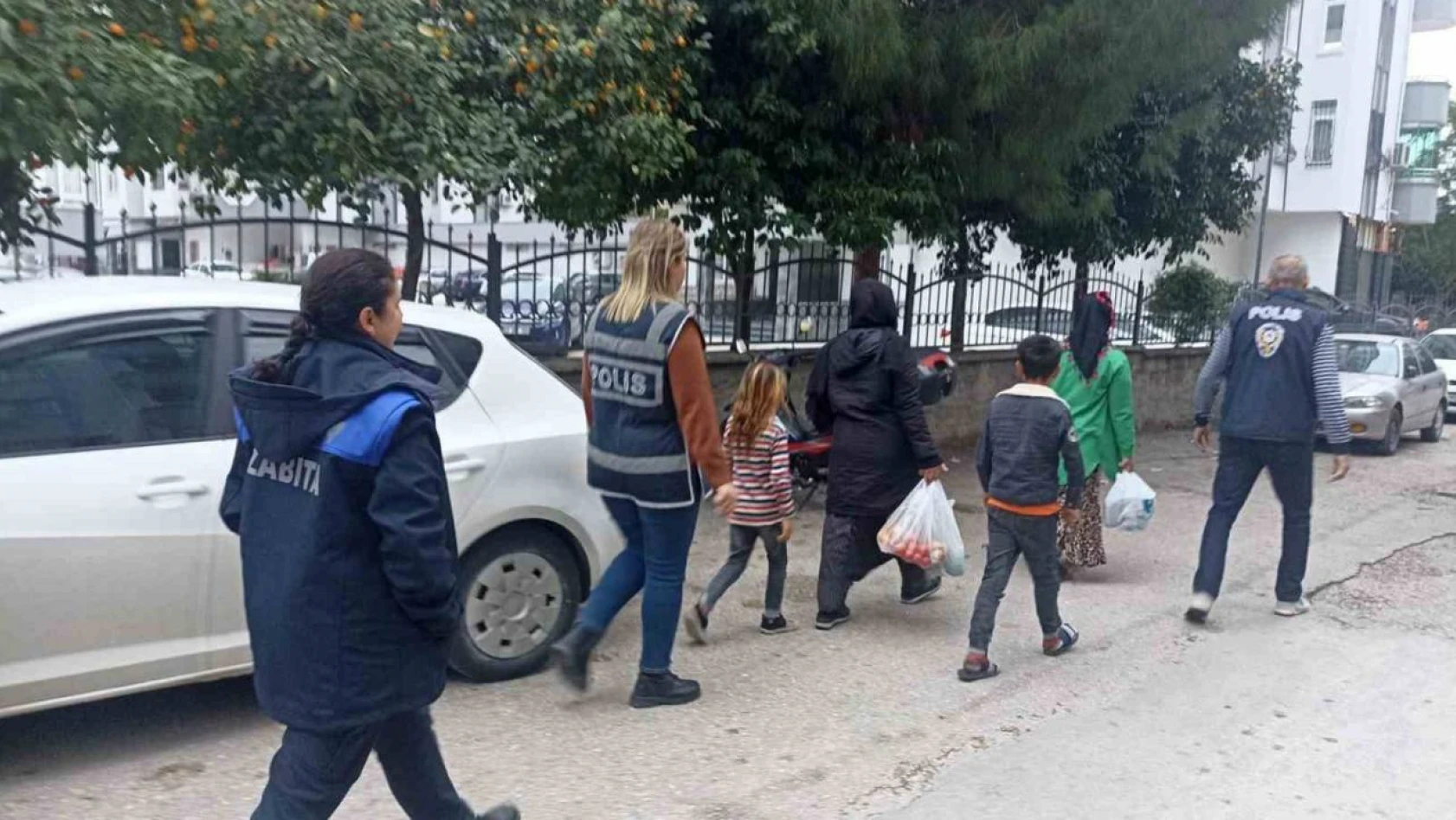Adana'da cam silen ve dilenen şahıslar gözaltına alındı