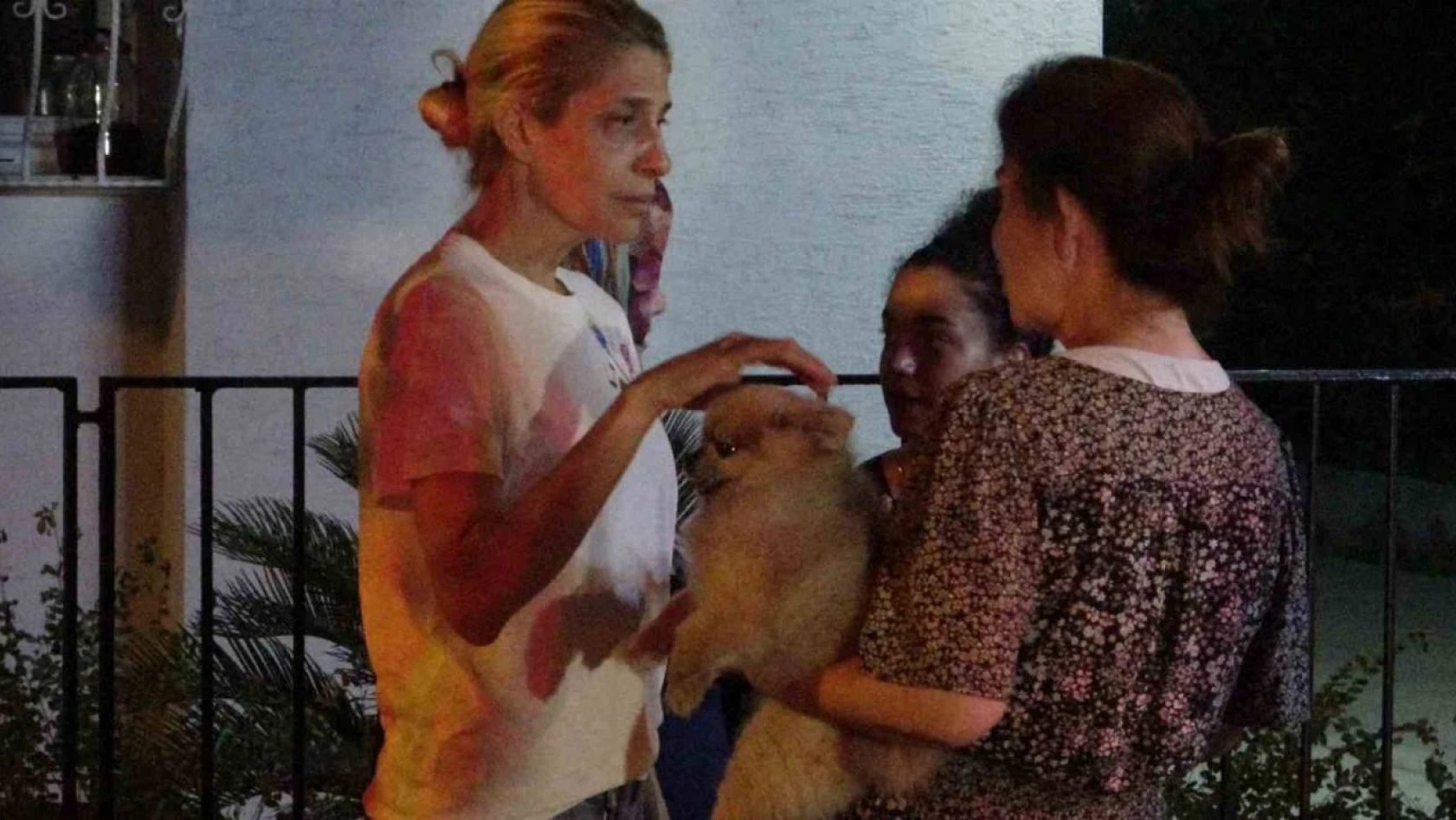 Adana'da korkutan yangın: Bir apartman sakini kucağında köpeğiyle dışarı çıktı