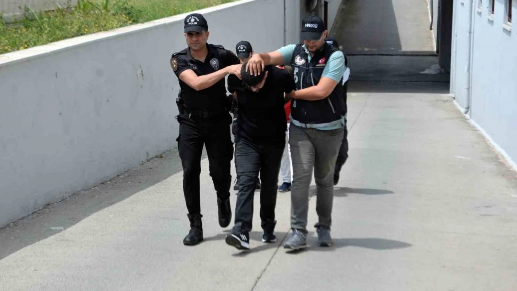 Adana'da uyuşturucu taciri 2 şüpheli tutuklandı