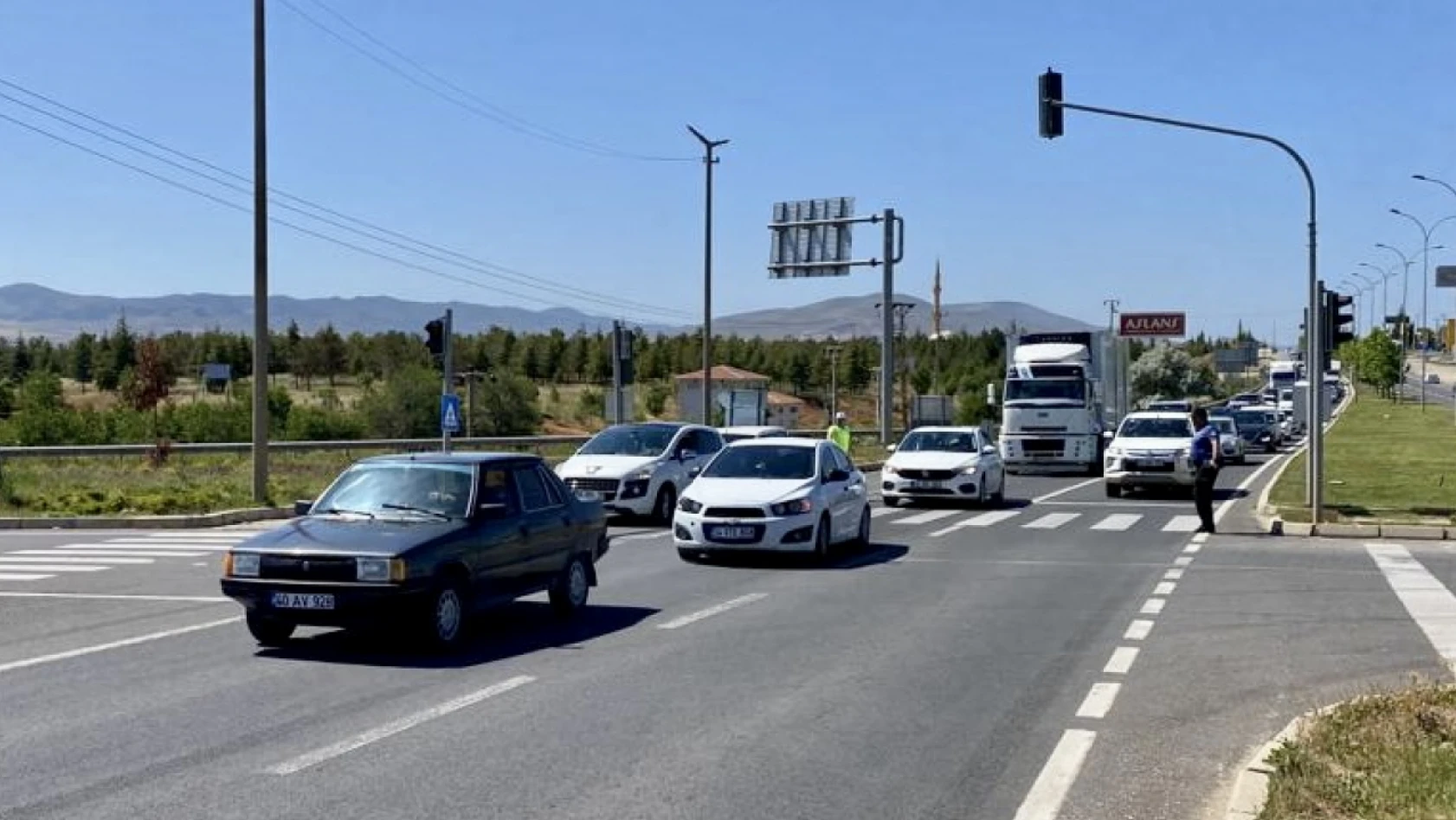 Ankara-Kayseri kara yolunda trafik yoğunluğu yaşanıyor