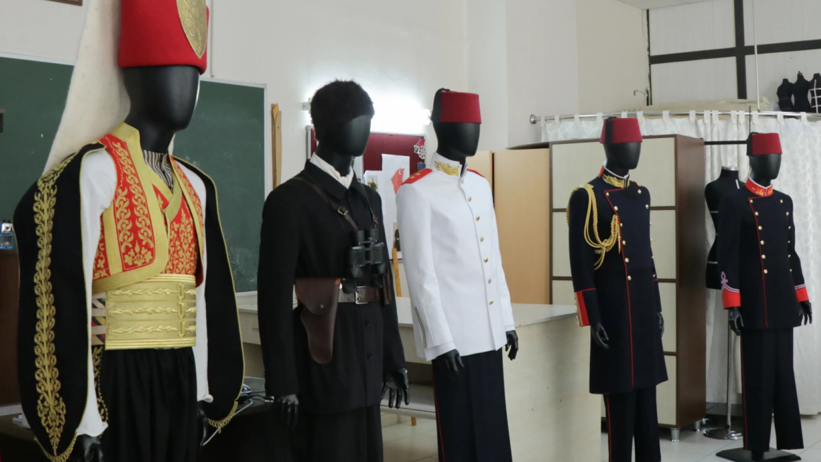 Atatürk'ün üniformaları yeniden hayat buldu