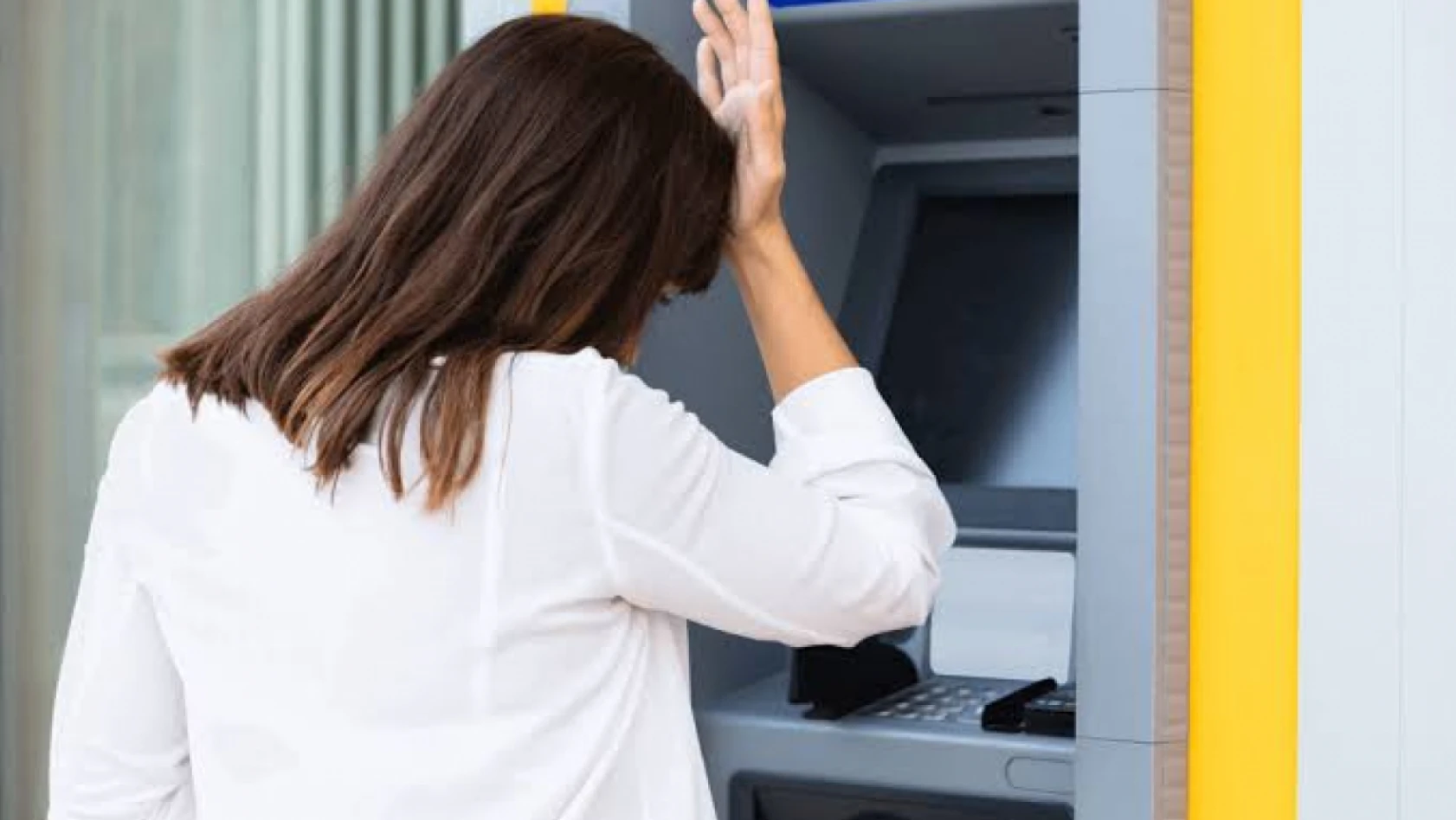 ATM'den para çekerken dikkat! Sizin de başınıza gelebilir!