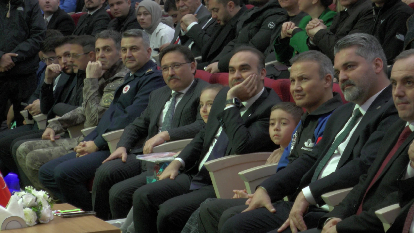 Bakan Kacır, Kayseri'de gençlere seslendi