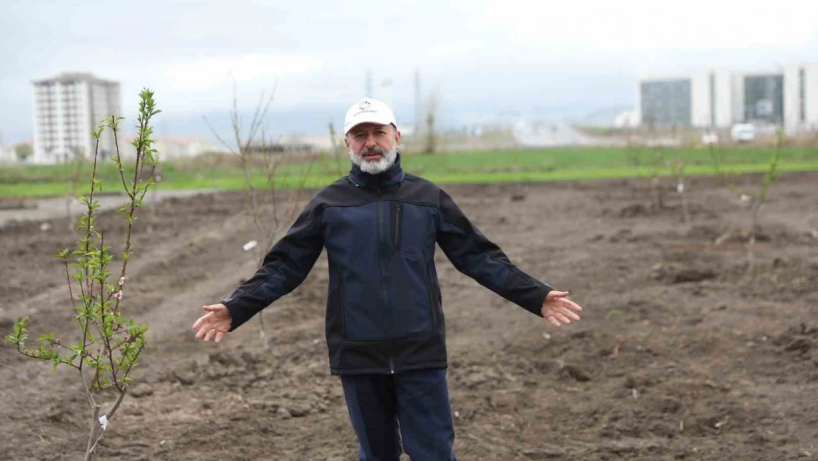 Başkan Çolakbayrakdar'dan Kayseri'de yine ilk olan Meyve Bahçeli Park Projesi