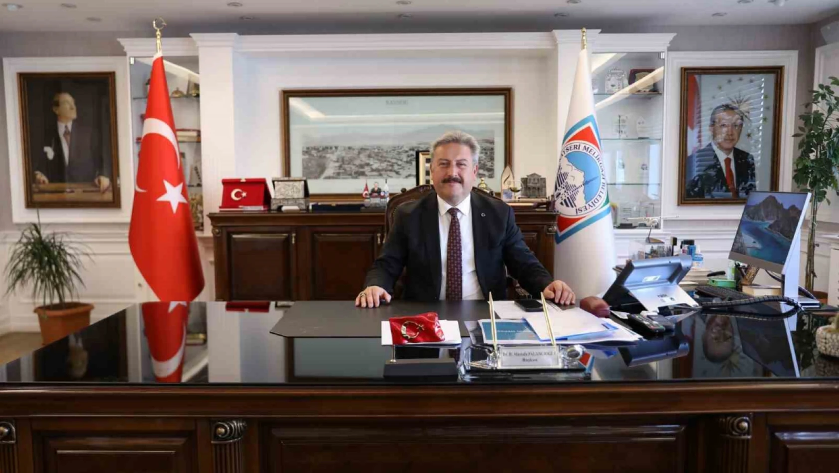 Palancıoğlu, Muhtarlar Günü'nü kutladı