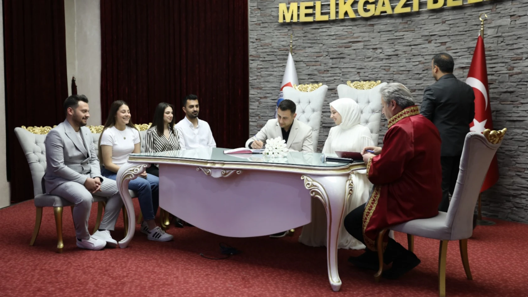 Başkan Palancıoğlu'ndan Genç Çifte Sürpriz