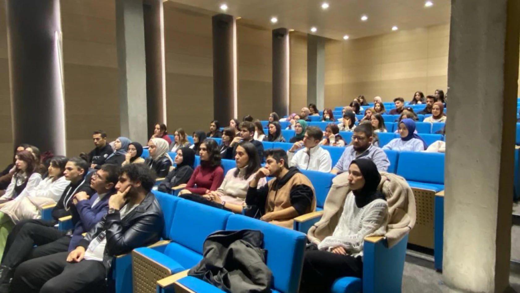 ÇAKÜ ve AGÜ psikoloji öğrencileri Kayseri'deki konferansta buluştu