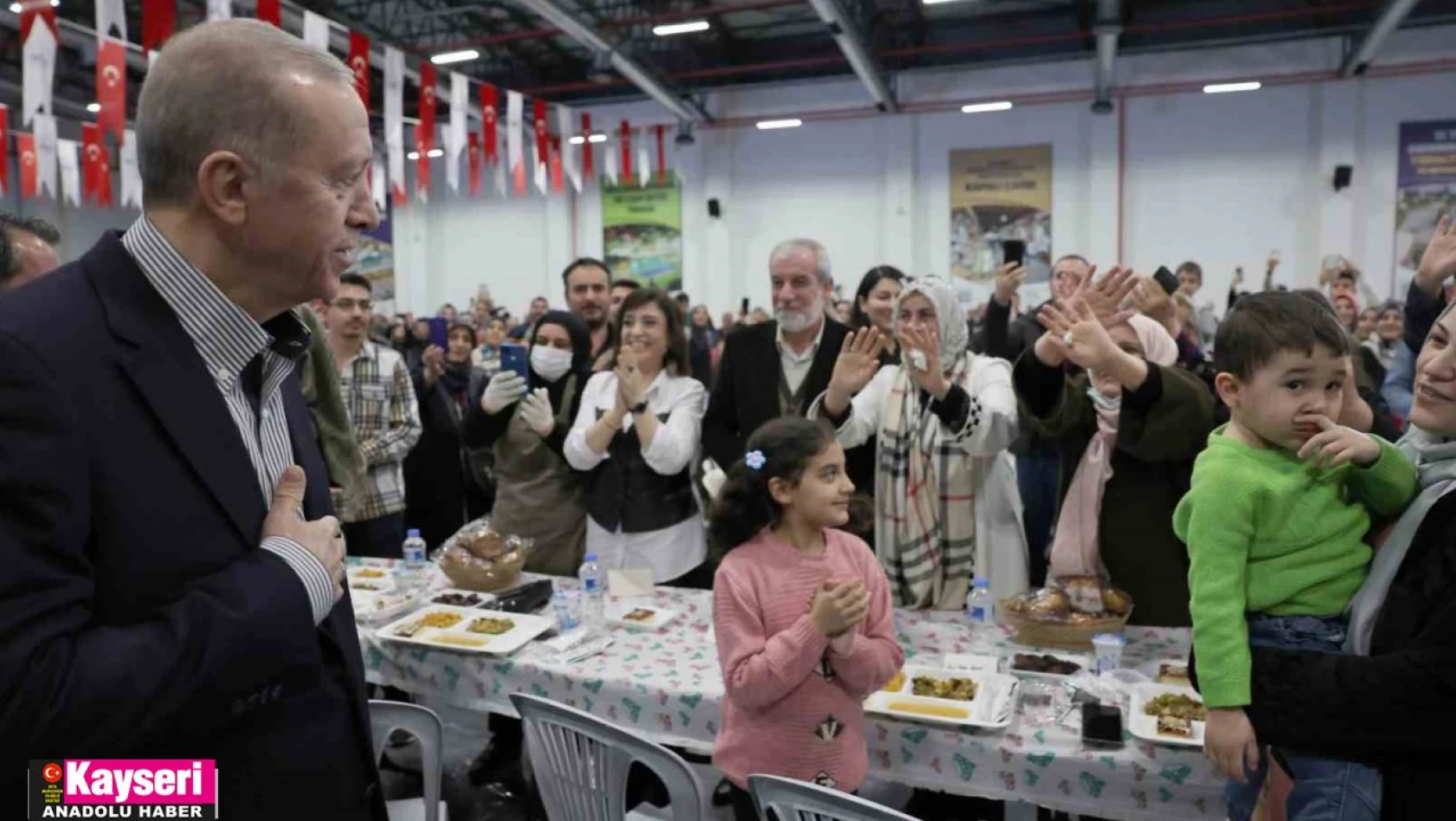 Erdoğan, depremzedelerle iftarda buluştu