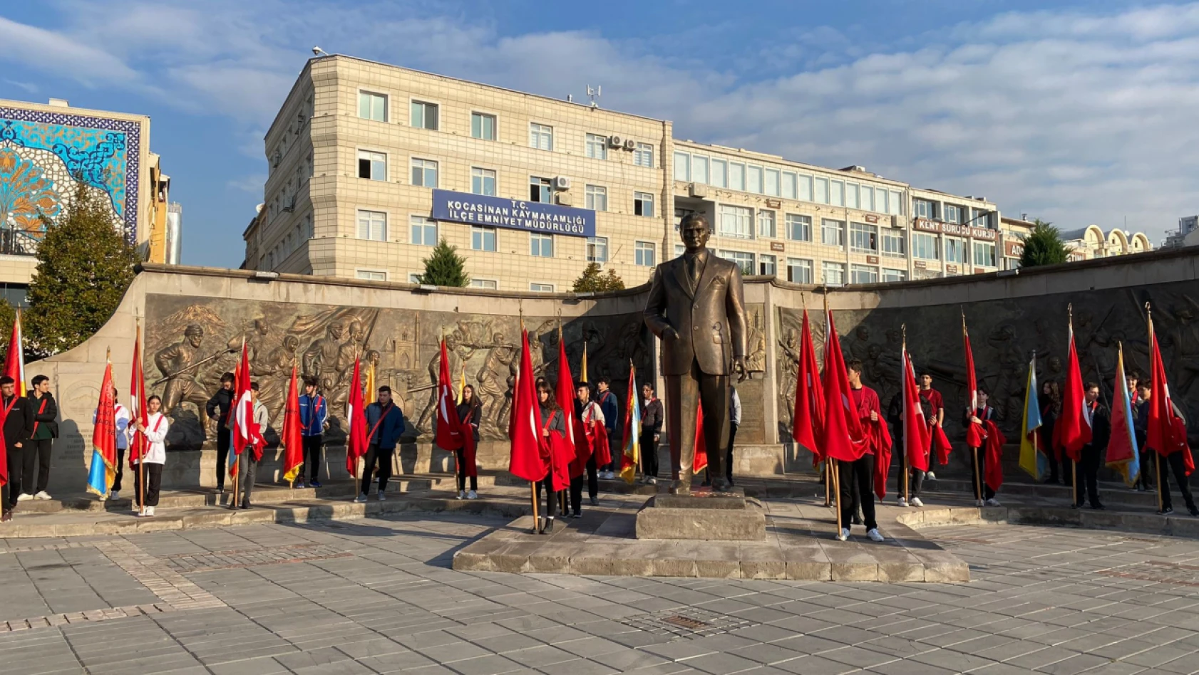 Cumhuriyet Meydanı 24 Kasım Öğretmenler Gününü Coşkuyla Kutladı!