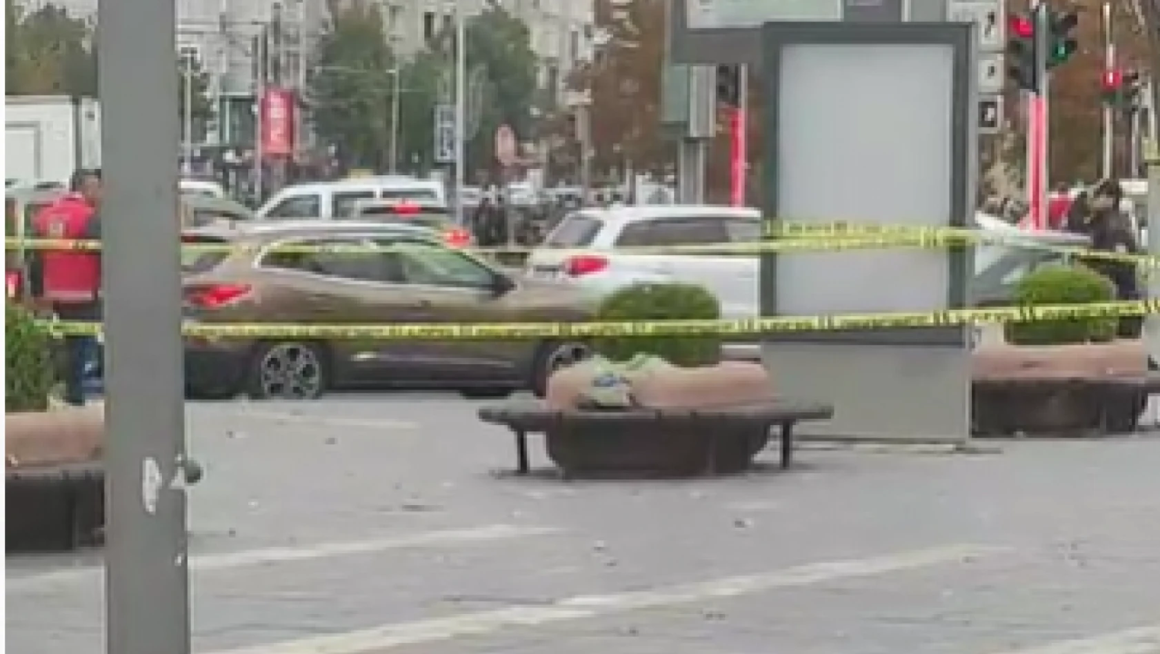 Cumhuriyet Meydanı'nda bomba şüphesi! Fünye ile patlatıldı