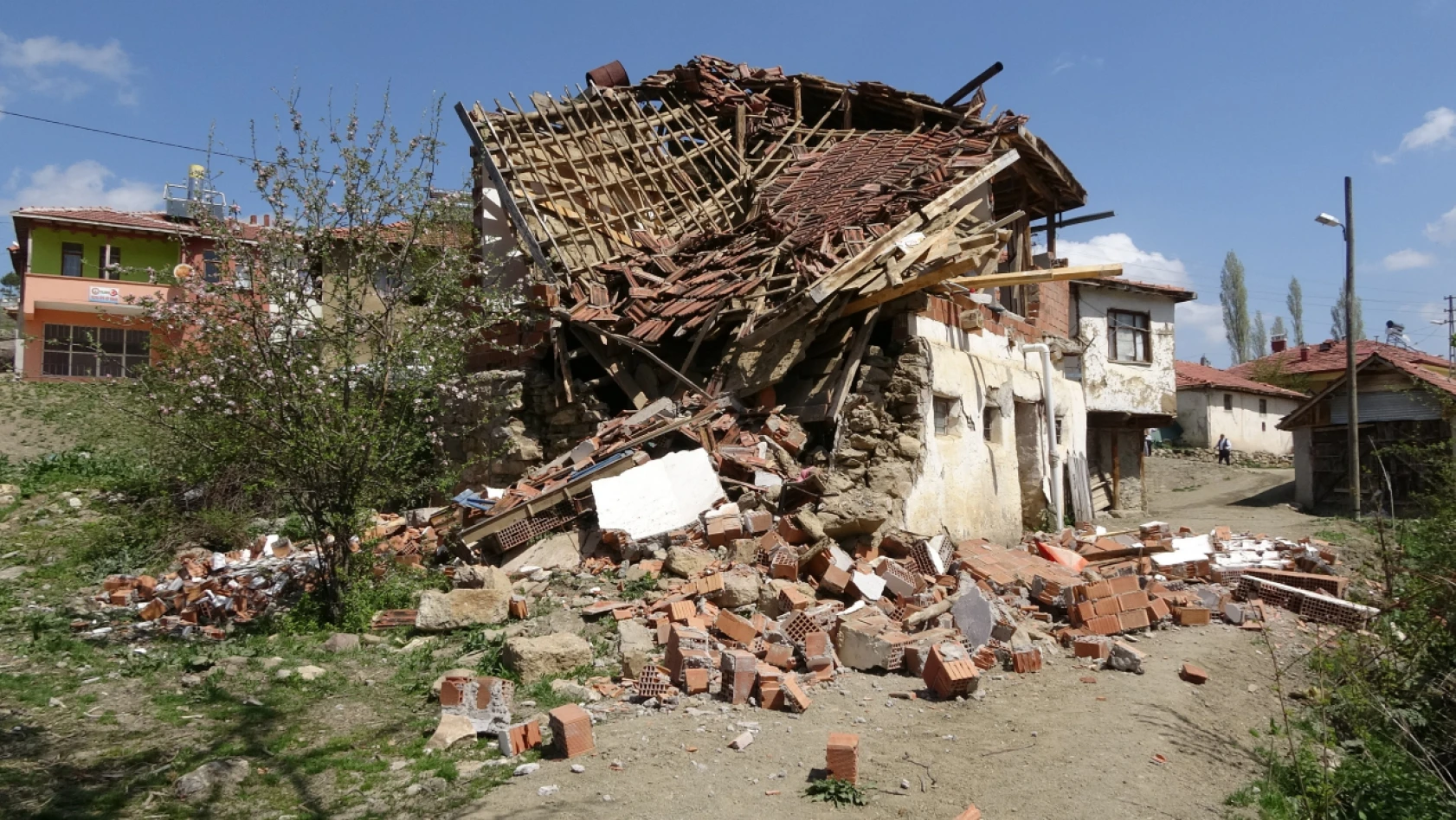 Depremin İzleri Belli Oldu – Yozgat'ta Hasar Ortaya Çıktı!