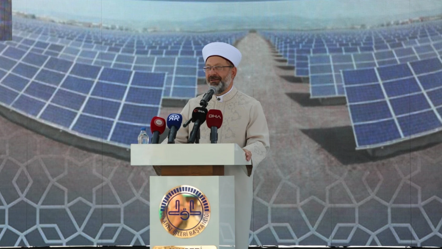 Diyanet İşleri Başkanı Erbaş: 'Yenilenebilir enerji sistemleri yaparak cami ve Kur'an Kurslarımızın enerjisini karşılama noktasında kararlıyız'