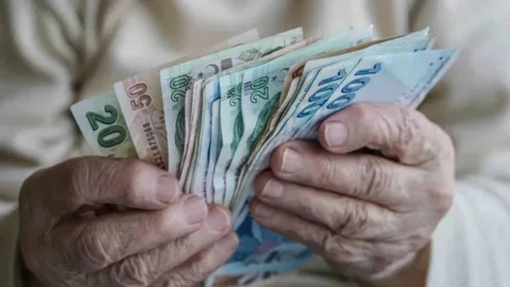 Emeklileri sevindirecek iddia! 4 bin ila 8 bin lira zam