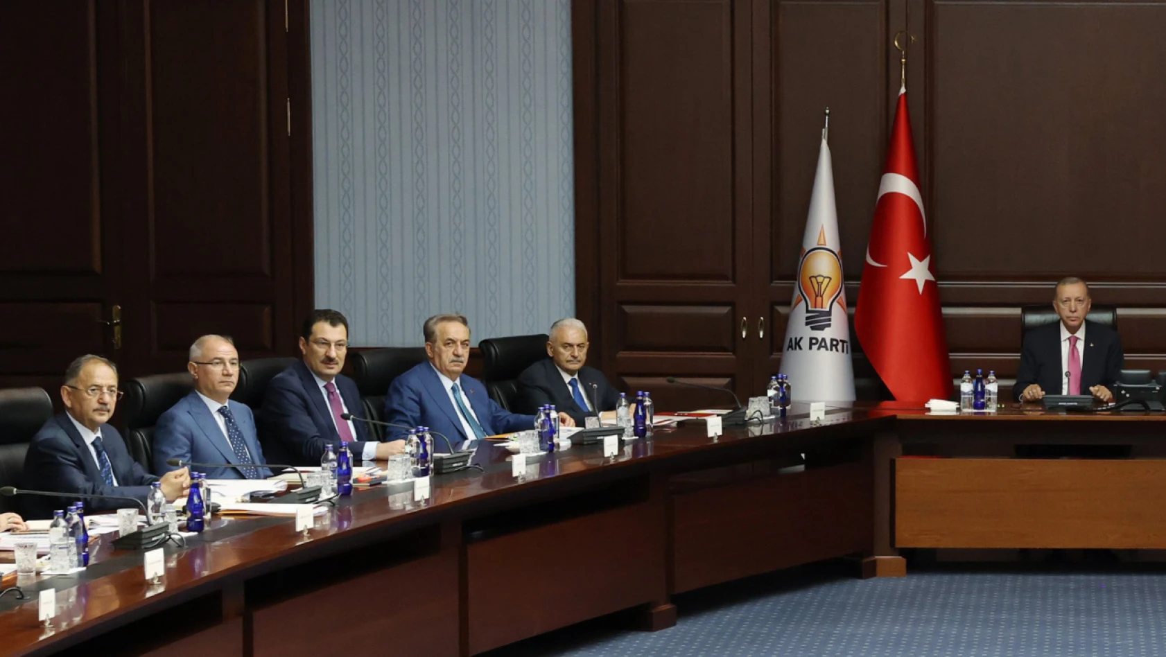 Erdoğan ile Özhaseki MYK toplantısında buluştu. Özhaseki, Yeni Kabinede yer alacak mı?