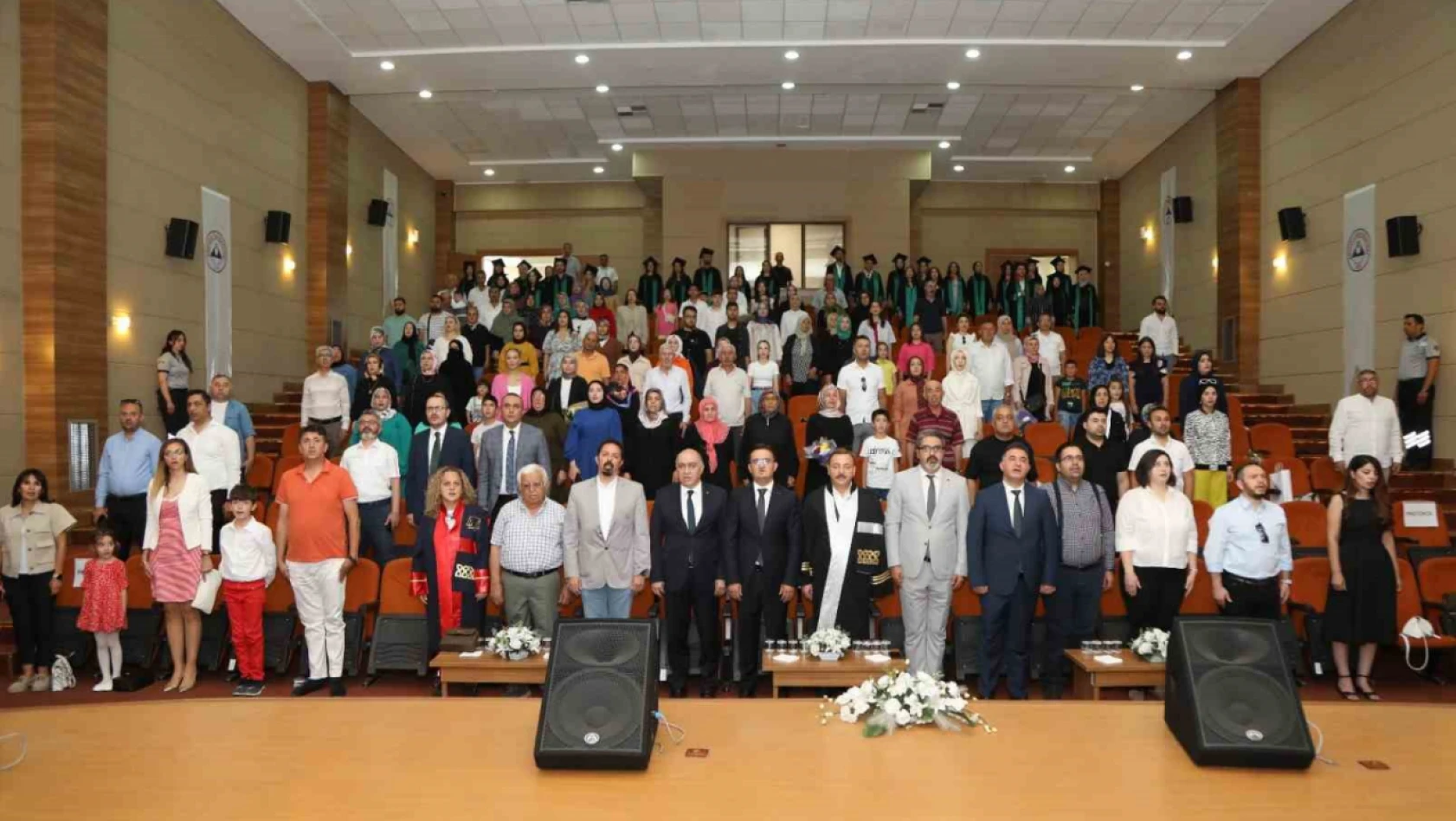 ERÜ Adalet MYO'da mezuniyet sevinci yaşanıyor
