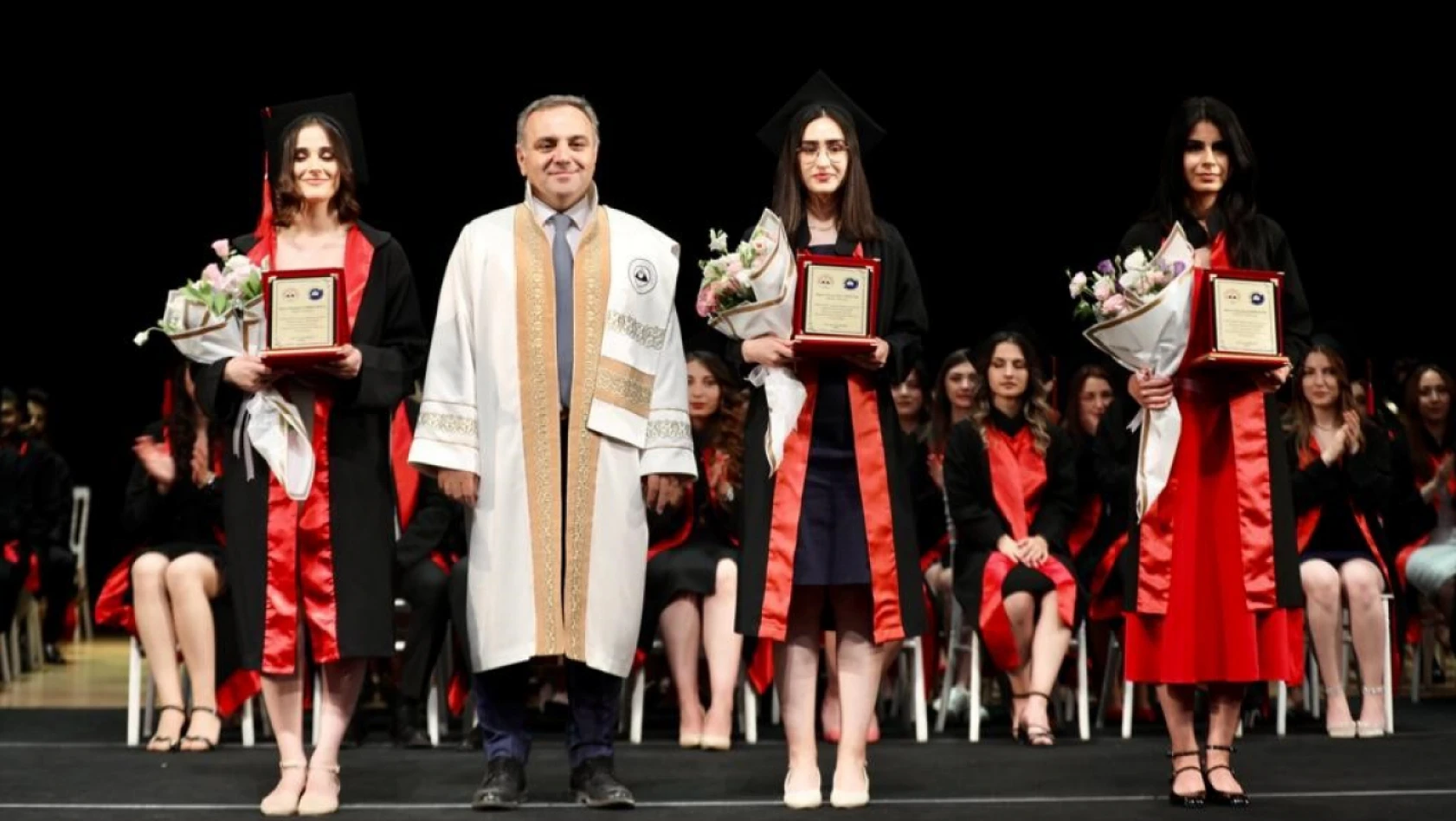 ERÜ'de mezuniyet sevinci yaşanıyor