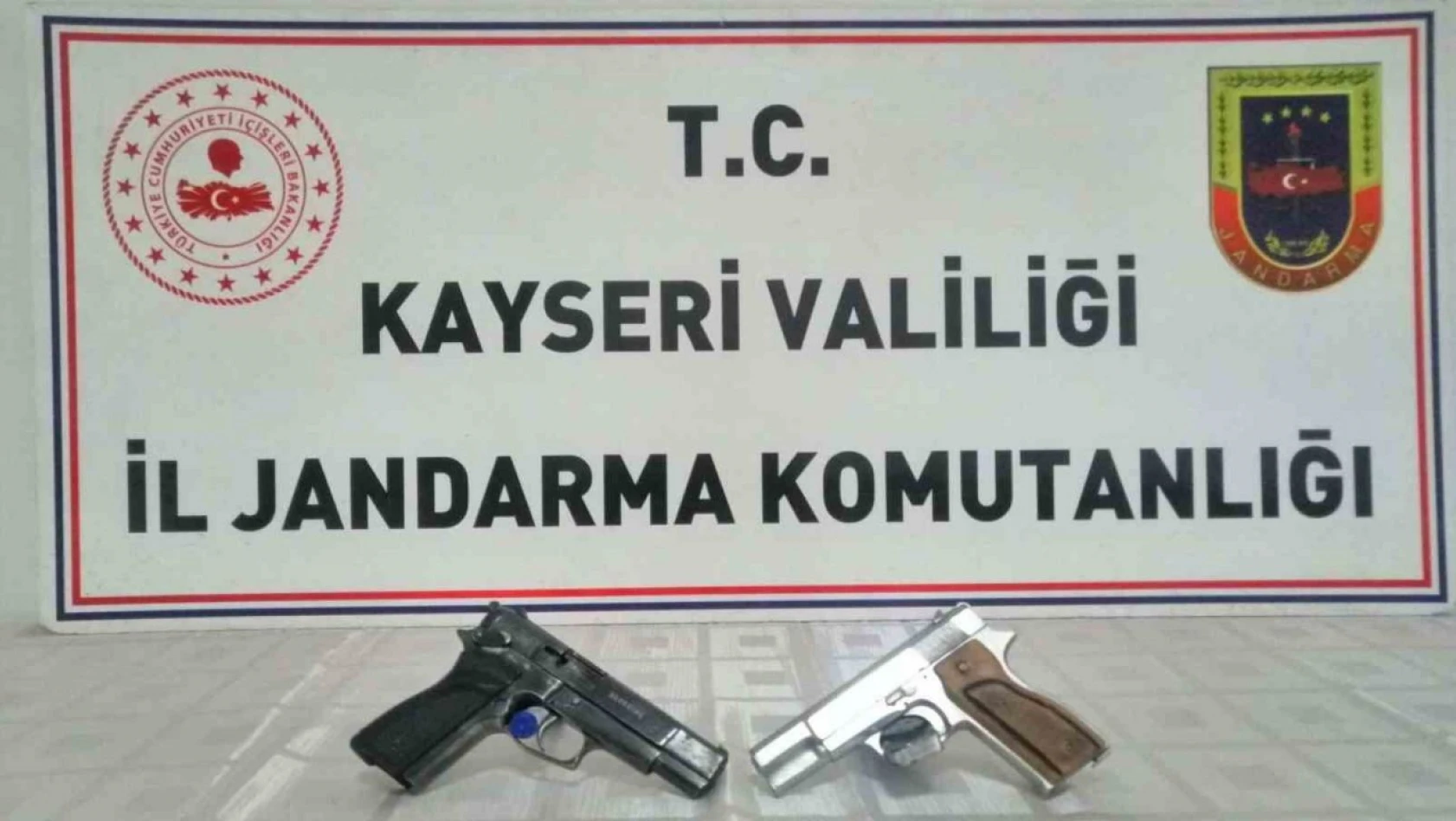 Kayseri'de Jandarma 2 adet ruhsatsız tabanca ele geçirdi