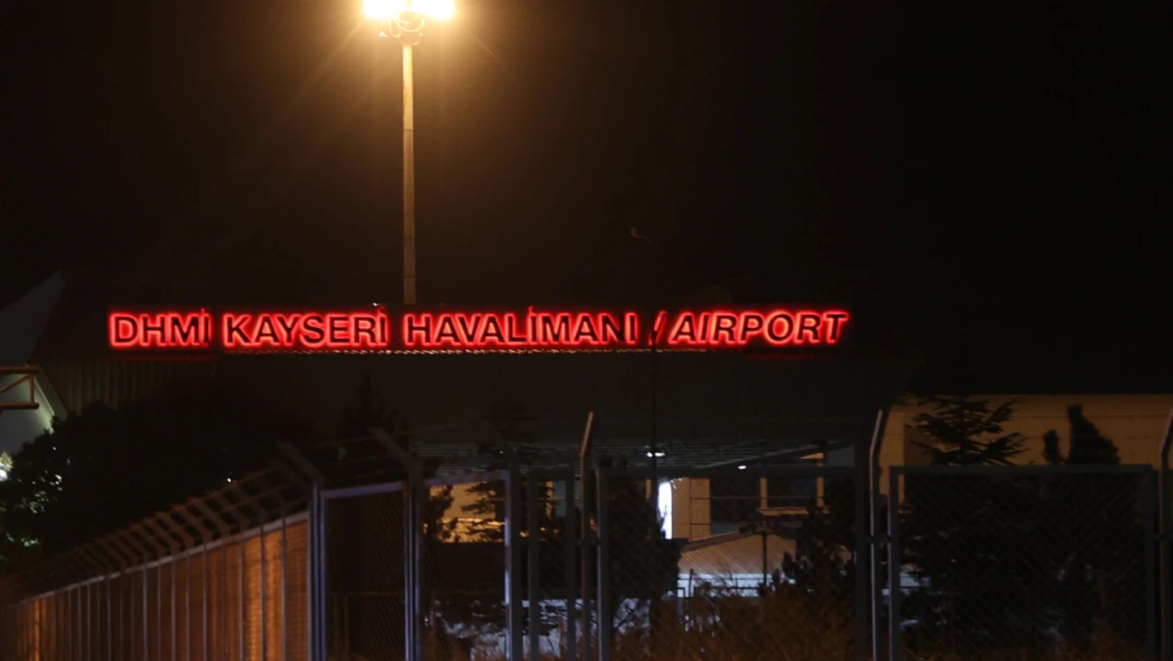 FLAŞ! Malatya-Ankara seferini yapan uçak Kayseri'ye acil iniş yaptı!
