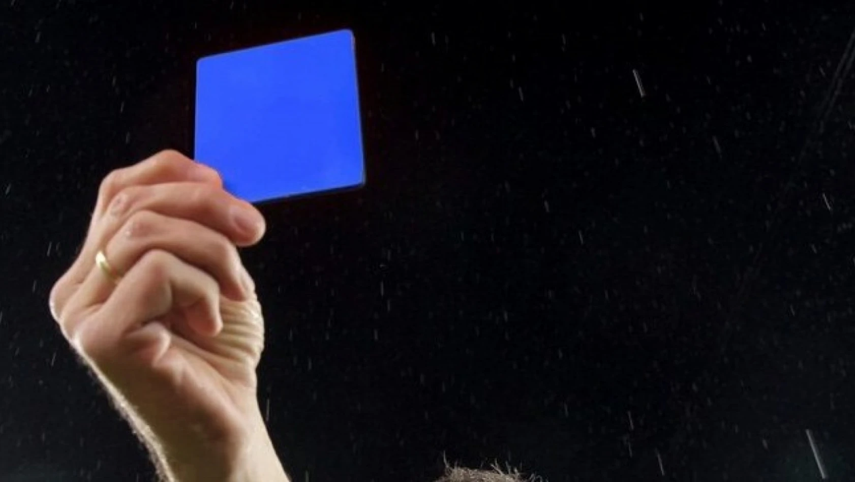 Futbolda 'mavi kart' dönemi - Bakın ne için kullanılacak?