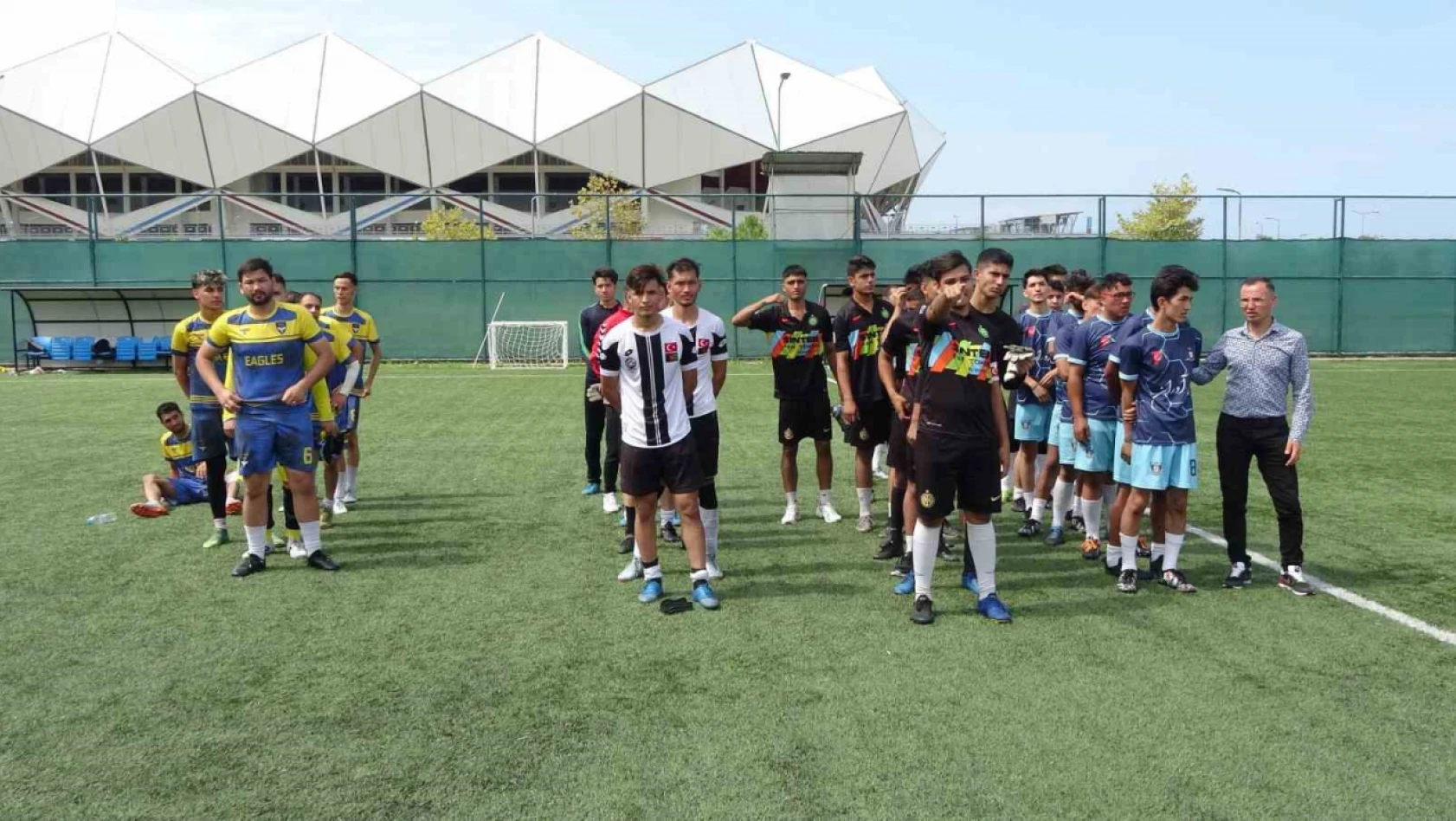 Göçmenlerin futbol turnuvasında Kayseri takımı birinci oldu
